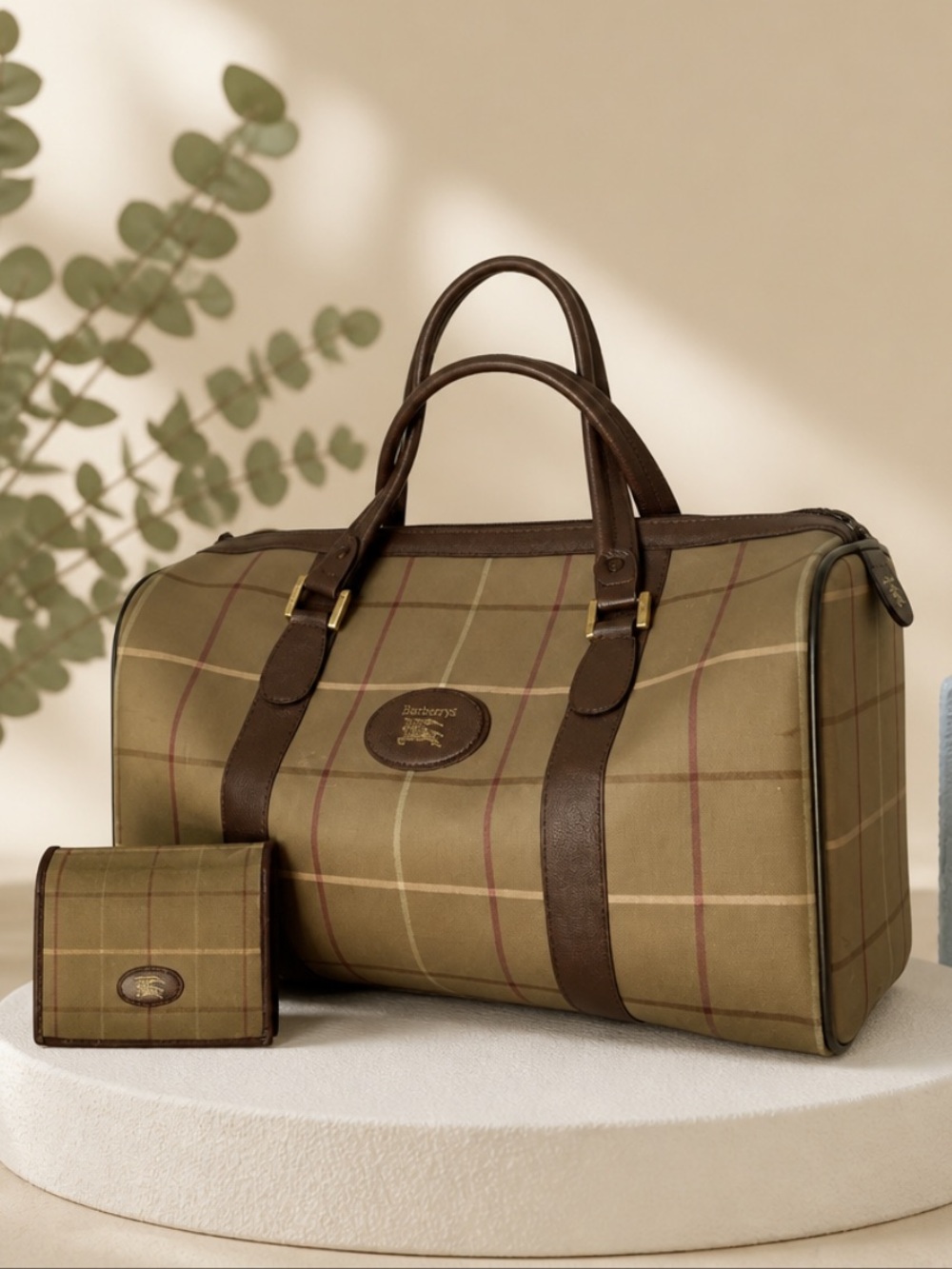 ✋🛑Price Drop ✋🛑AUTHENTIC Large Burberry Boston Handbag With Wallet.
